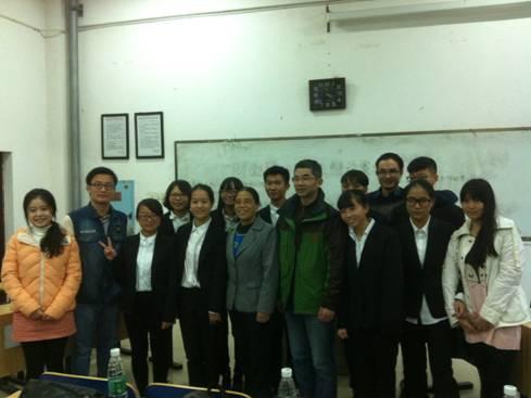 财金学院“新生辩论赛”决赛顺利举行